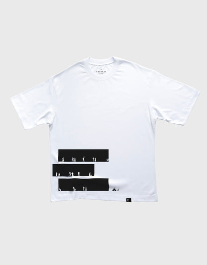Camiseta blanca unisex Extrude The Modulor con diseño arquitectónico en el frente – streetwear minimalista inspirado en arquitectura
